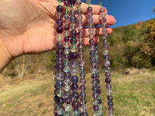 Charger l'image dans la galerie, Perles en fluorite / fluorine entre 8 et 10mm