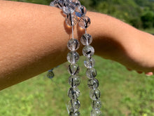 Charger l'image dans la galerie, Perles en quartz avec inclusions de tourmaline entre 4 et 8mm QTQ