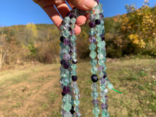 Charger l'image dans la galerie, Perles en fluorite / fluorine forme diamant entre 6 et 10mm