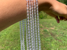 Charger l'image dans la galerie, Perles en cristal de roche quasiment sans inclusions entre 2 et 20mm