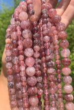 Charger l'image dans la galerie, Perles en quartz à inclusions de piemontite entre 6 et 12mm QPD