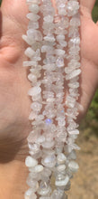 Charger l'image dans la galerie, Perles en labradorite blanche, forme chips