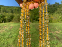 Charger l'image dans la galerie, Perles en quartz à inclusions de rutile entre 6 et 12mm QRD