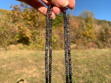 Charger l'image dans la galerie, Perles en iolite facettées