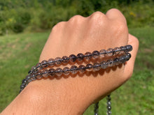 Charger l'image dans la galerie, Perles en quartz avec inclusions de tourmaline entre 4 et 8mm QTQ