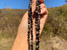 Charger l'image dans la galerie, Perles en obsidienne argentée, forme diamant entre 6 et 10mm
