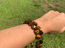 Charger l'image dans la galerie, Perles en oeil de tigre, forme diamant entre 6 et 12mm