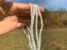 Charger l'image dans la galerie, Perles en nacre blanche entre 2 et 12mm