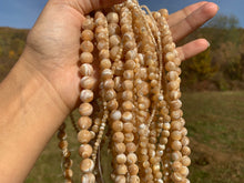 Charger l'image dans la galerie, Perles en nacre beige entre 2 et 12mm