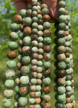 Charger l'image dans la galerie, Perles en opale verte entre 6 et 10mm