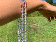 Charger l'image dans la galerie, Perles en cristal de roche quasiment sans inclusions entre 2 et 20mm