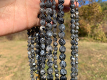 Charger l'image dans la galerie, Perles en larvikite, forme diamant entre 6 et 10mm