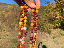 Charger l'image dans la galerie, Perles en jaspe mookaite forme diamant entre 6 et 10mm