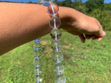 Charger l'image dans la galerie, Perles en cristal de roche quasiment sans inclusions entre 2 et 20mm