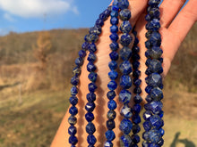 Charger l'image dans la galerie, Perles en lapis-lazuli, forme diamant entre 6 et 10mm