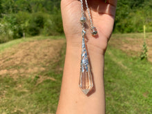 Charger l'image dans la galerie, Pendule en cristal de roche