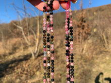 Charger l'image dans la galerie, Perles en tourmaline multicolore facettée entre 2 et 5mm