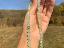 Charger l'image dans la galerie, Perles en prehnite facettées entre 2 et 10mm