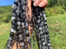 Charger l'image dans la galerie, Perles en quartz avec inclusions de tourmaline entre 4 et 10mm, QTD