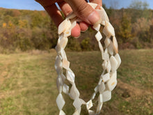 Charger l'image dans la galerie, Perles en nacre forme losange