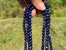 Charger l'image dans la galerie, Perles en sodalite entre 6 et 8mm SQ