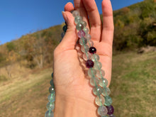 Charger l'image dans la galerie, Perles en fluorite / fluorine facettée entre 6 et 10mm