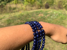 Charger l'image dans la galerie, Perles en sodalite entre 6 et 8mm SQ