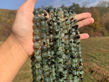 Charger l'image dans la galerie, Perles en prehnite entre 6 et 12mm