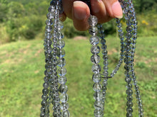 Charger l'image dans la galerie, Perles en quartz avec inclusions de tourmaline entre 4 et 8mm QTQ