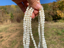 Charger l'image dans la galerie, Perles en nacre blanche entre 2 et 12mm