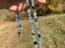 Charger l'image dans la galerie, Perles en fluorite / fluorine forme diamant entre 6 et 10mm