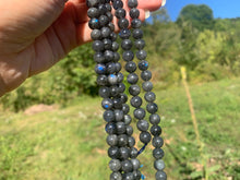 Charger l'image dans la galerie, Perles en labradorite entre 6 et 10mm LQ