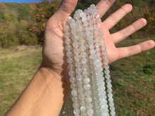 Charger l'image dans la galerie, Perles en pierre de lune blanche entre 6 et 10mm PLBT