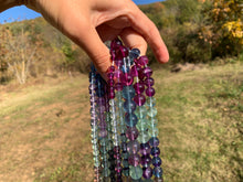 Charger l'image dans la galerie, Perles en fluorite / fluorine entre 6-6,5 et 12mm