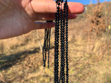 Charger l'image dans la galerie, Perles en spinelle noir facetté entre 2 et 4mm