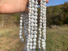Charger l'image dans la galerie, Perles en howlite, forme diamant entre 6 et 10mm