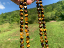 Charger l'image dans la galerie, Perles en oeil de tigre, forme diamant entre 6 et 12mm