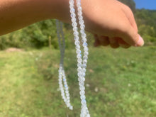 Charger l'image dans la galerie, Perles en labradorite blanche entre 4 et 10mm LBS