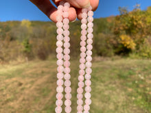 Charger l'image dans la galerie, Perles en quartz rose mate entre 4 et 12mm