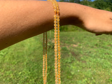 Charger l'image dans la galerie, Perles en quartz à inclusions de rutile entre 4 et 12mm QRU