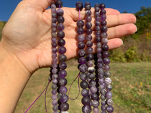 Charger l'image dans la galerie, Perles en améthyste mate entre 6 et 10mm