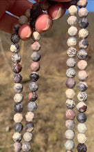 Charger l'image dans la galerie, Perles en jaspe porcelaine facettées en 8mm