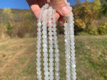 Charger l'image dans la galerie, Perles en pierre de lune blanche entre 6 et 10mm PLBT