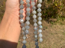 Charger l'image dans la galerie, Perles en labradorite, forme diamant entre 6 et 10mm