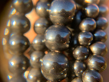 Charger l'image dans la galerie, Perles en hématite avec un aspect mate et polie entre 6 et 12mm