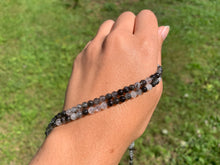 Charger l'image dans la galerie, Perles en quartz avec inclusions de tourmaline entre 4 et 12mm, QTU