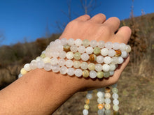 Charger l'image dans la galerie, Perles en aragonite entre 4 et 12mm