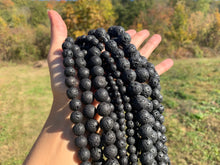 Charger l'image dans la galerie, Perles en pierre de lave entre 4 et 16mm