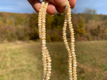 Charger l'image dans la galerie, Perles en nacre beige, forme disque bombé