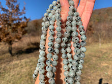 Charger l'image dans la galerie, Perles en jaspe sésame entre 6 et 10mm